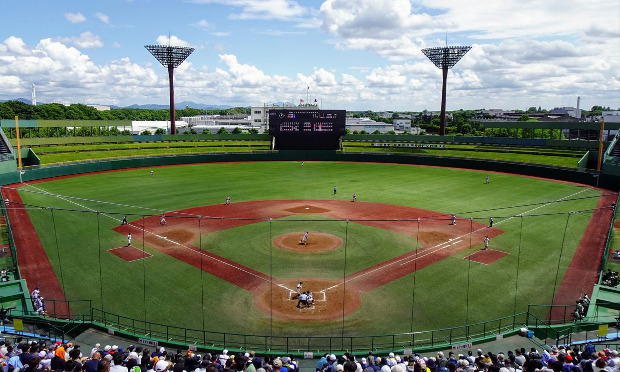 宇都宮清原球場の野球場人工芝|外野ロングパイル・内野アンツーカー色・弾性パッド|全天候で大会運営